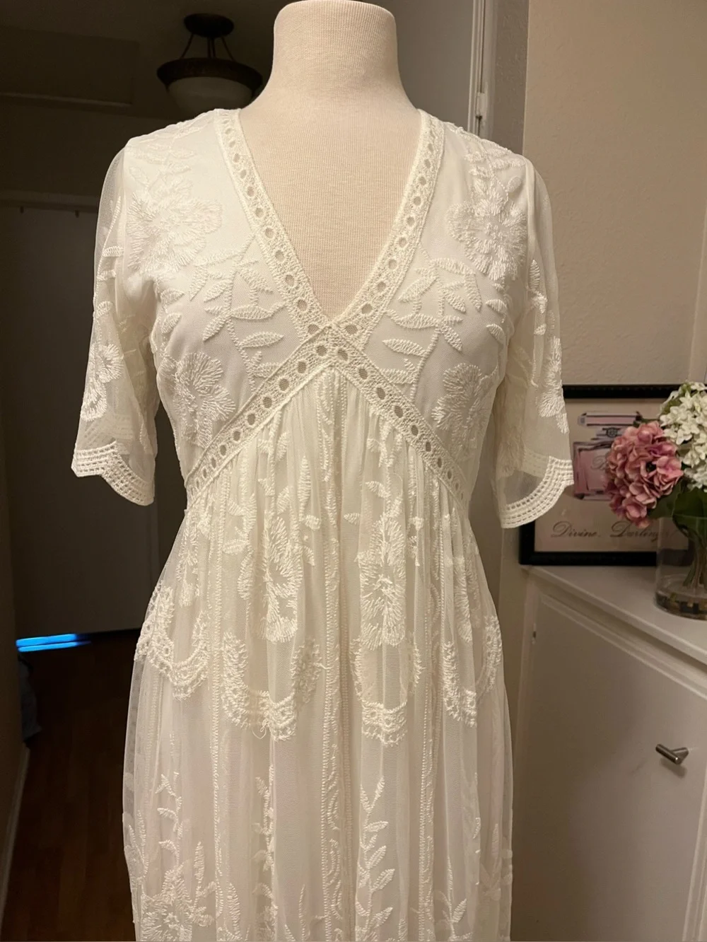 Pink Blush Ivory Lace V‑Neck Maxi Dress - Size M - Picture 2 of 9